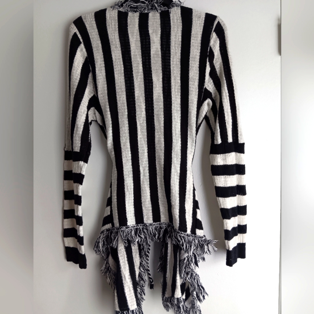 🚨INC Black and White Cardigan EUC - Picture 4 of 5